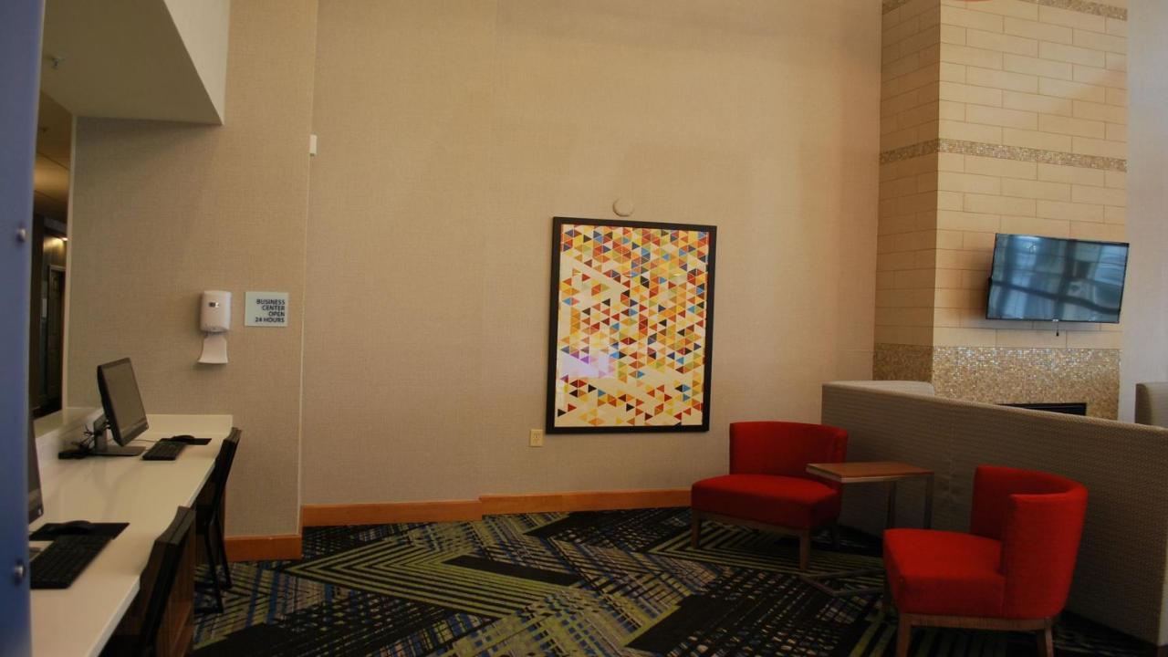 Holiday Inn Express & Suites Indianapolis North - Carmel By Ihg Экстерьер фото