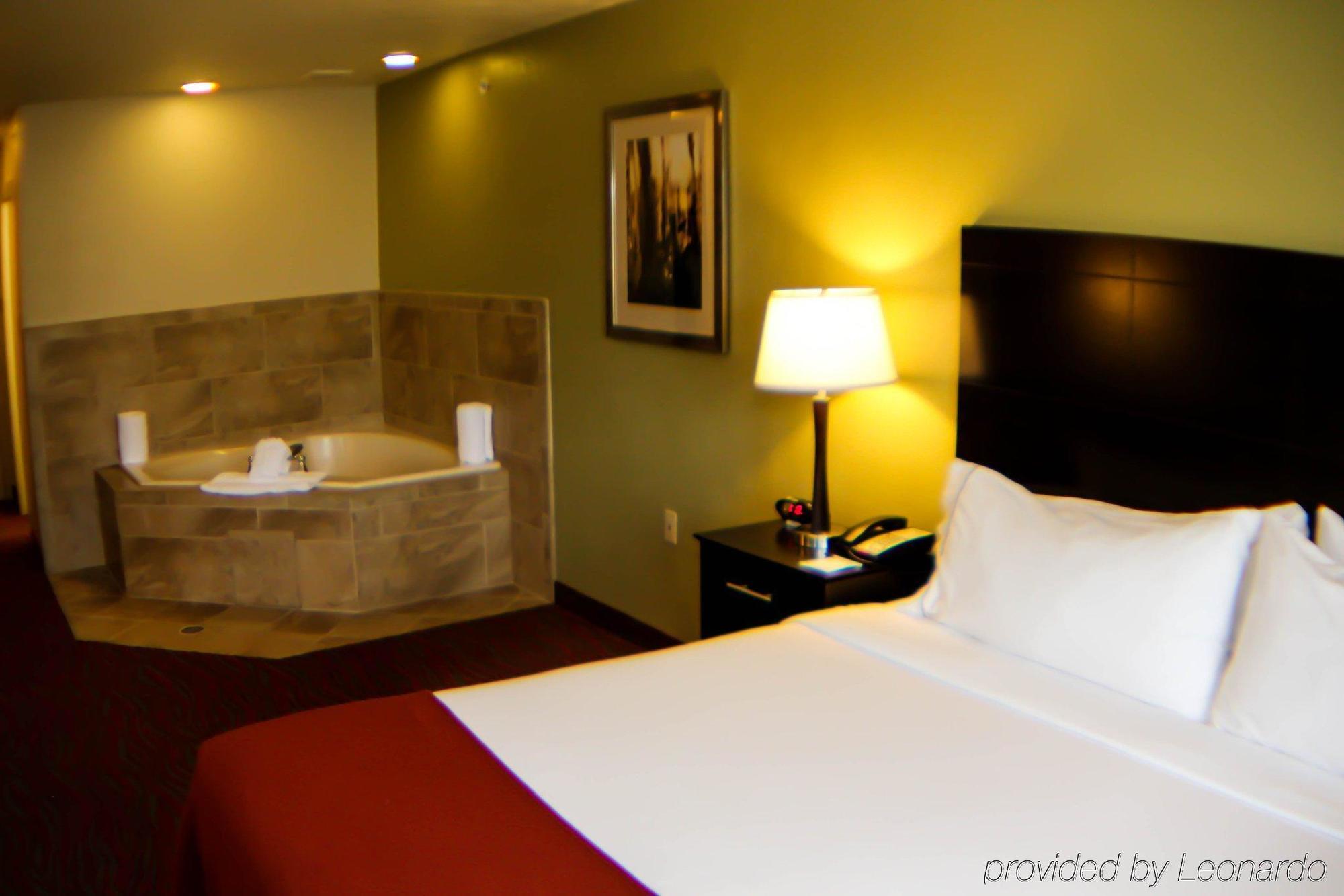 Holiday Inn Express & Suites Indianapolis North - Carmel By Ihg Экстерьер фото