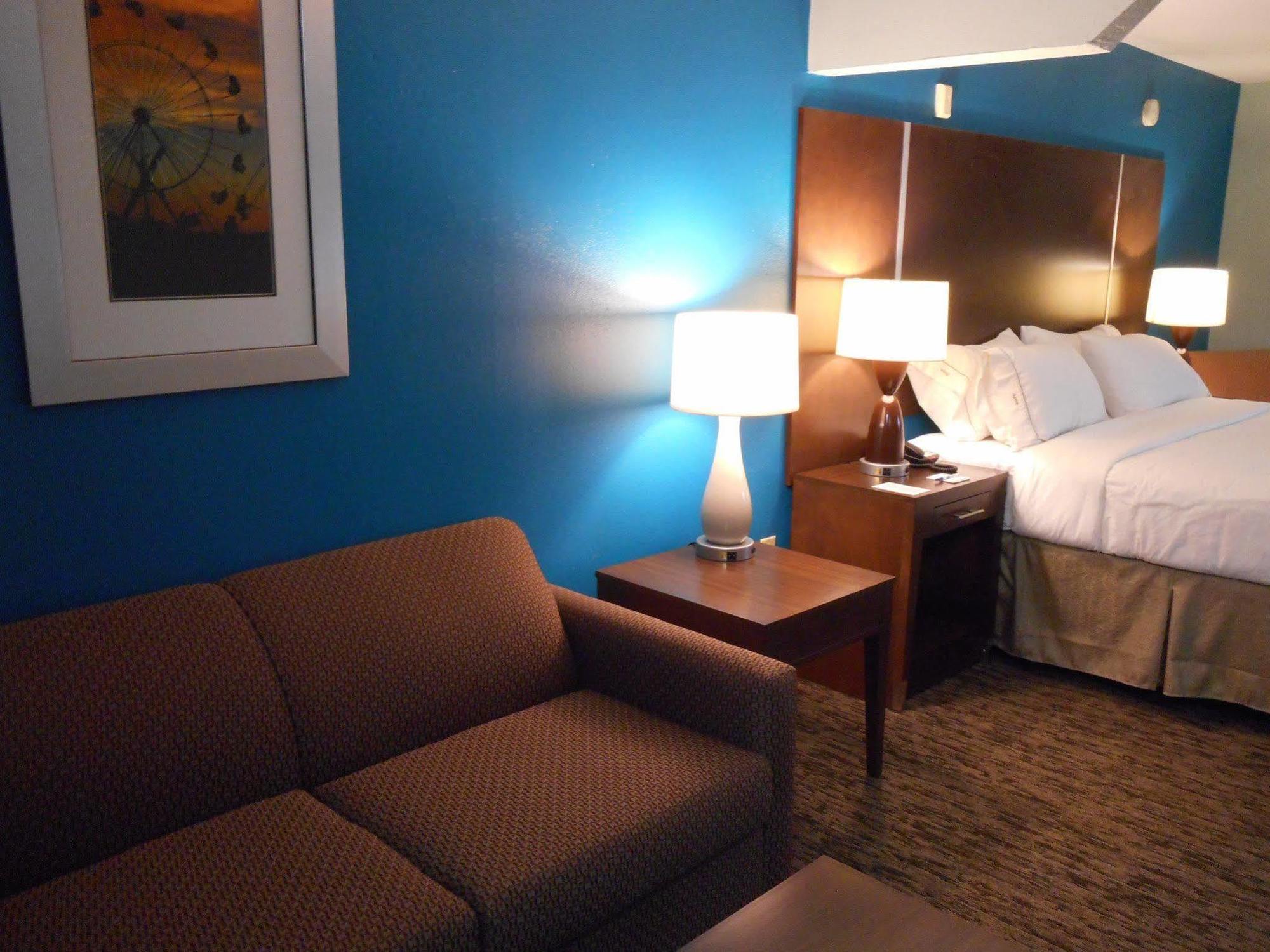 Holiday Inn Express & Suites Indianapolis North - Carmel By Ihg Экстерьер фото