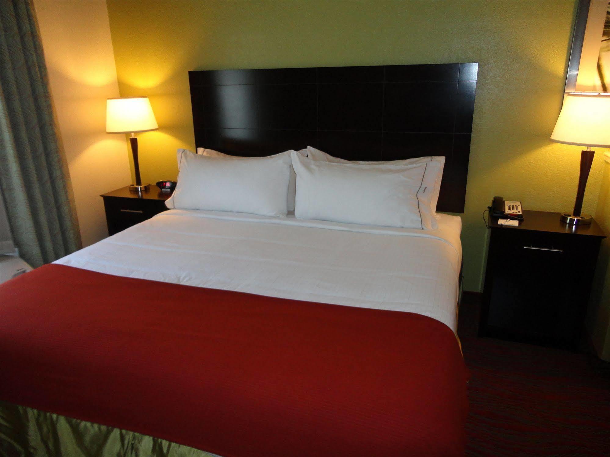 Holiday Inn Express & Suites Indianapolis North - Carmel By Ihg Экстерьер фото